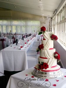 Manor Country House Wedding Fair 1st July 2018 Oxford Red and white wedding cake Collingtree Golf Club